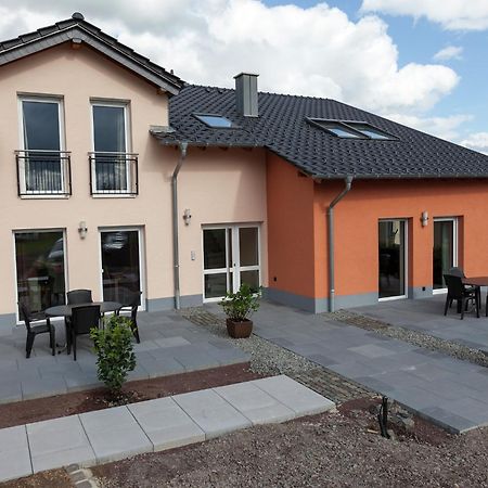 Lovely Modern Apartment With Private Terrace Ellscheid Exteriör bild