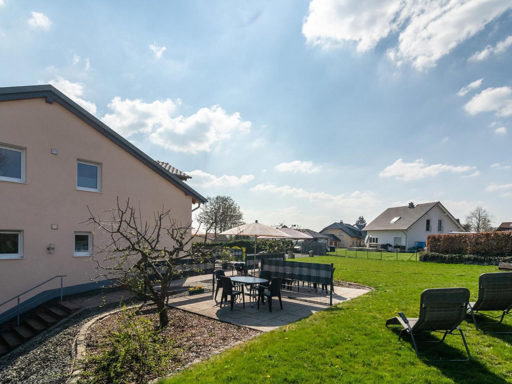 Lovely Modern Apartment With Private Terrace Ellscheid Exteriör bild