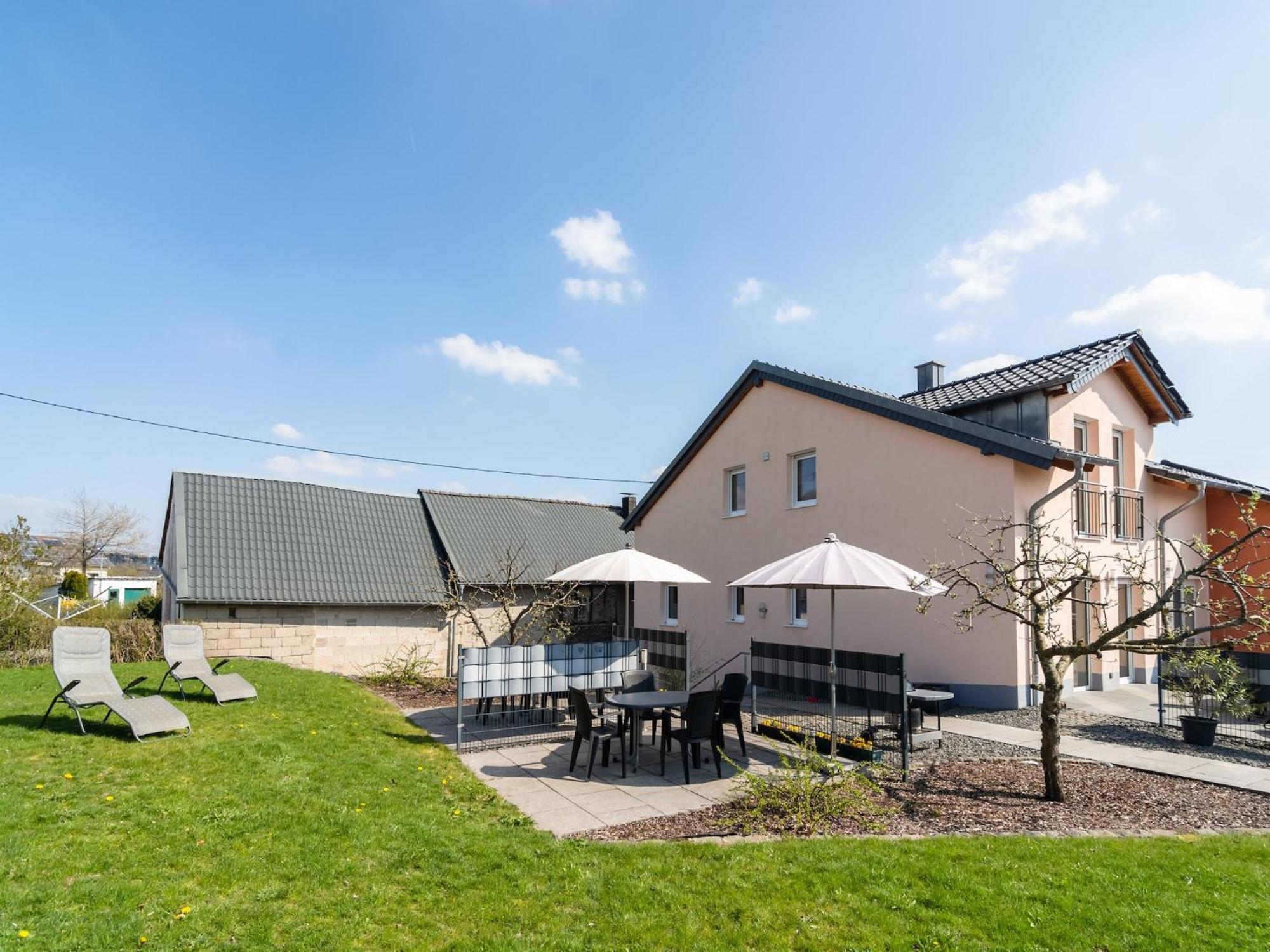 Lovely Modern Apartment With Private Terrace Ellscheid Exteriör bild