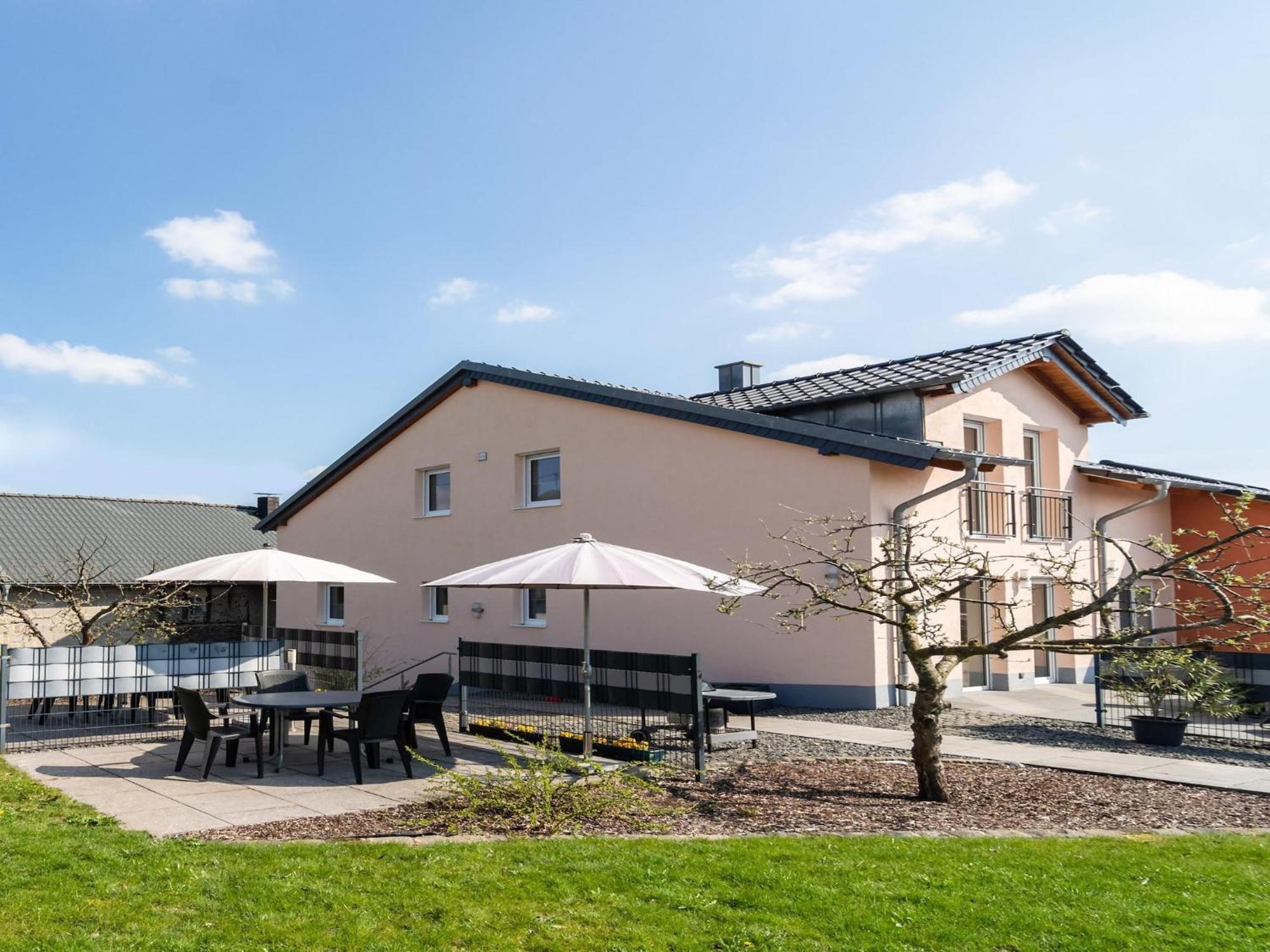 Lovely Modern Apartment With Private Terrace Ellscheid Exteriör bild