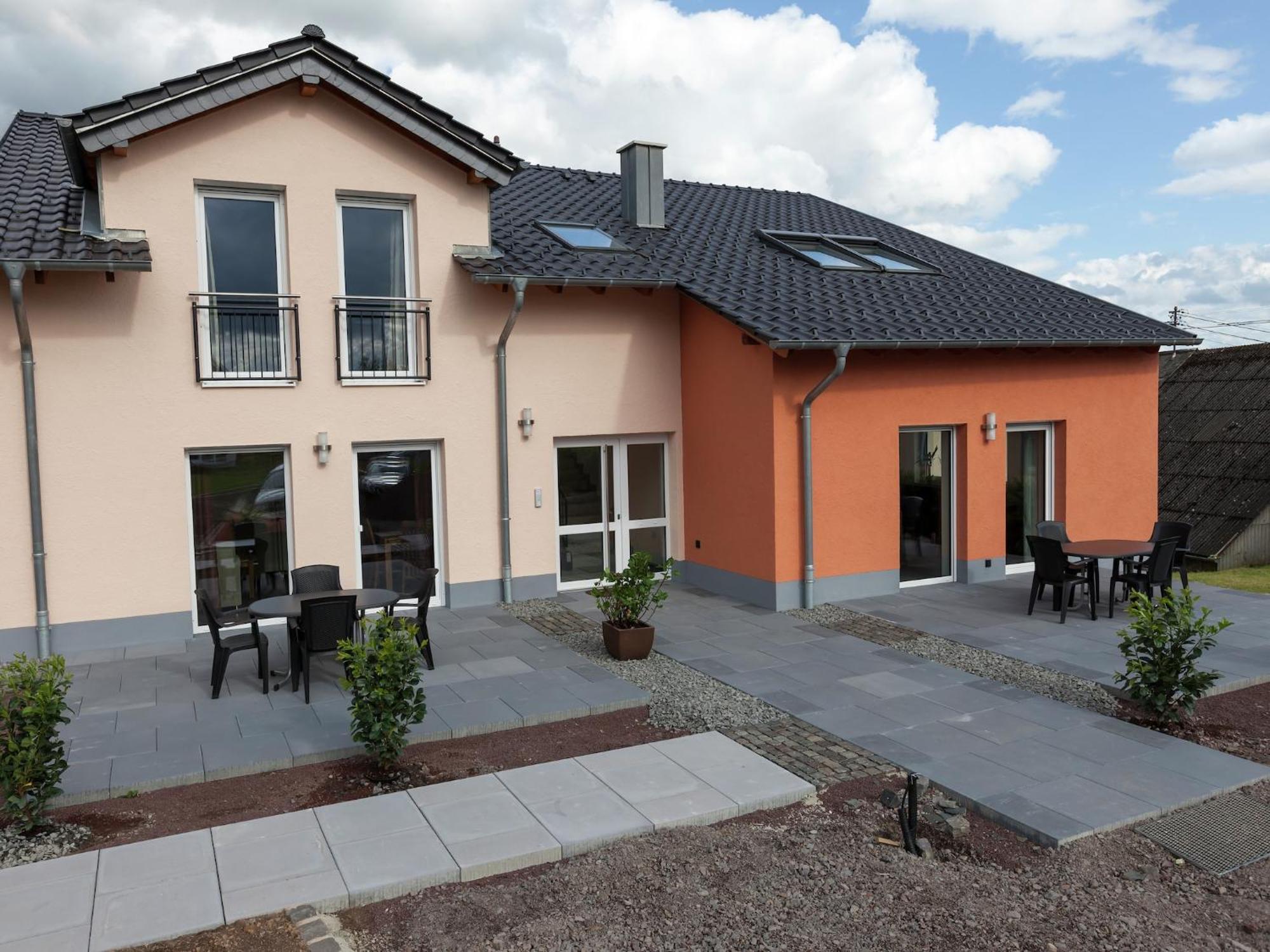 Lovely Modern Apartment With Private Terrace Ellscheid Exteriör bild
